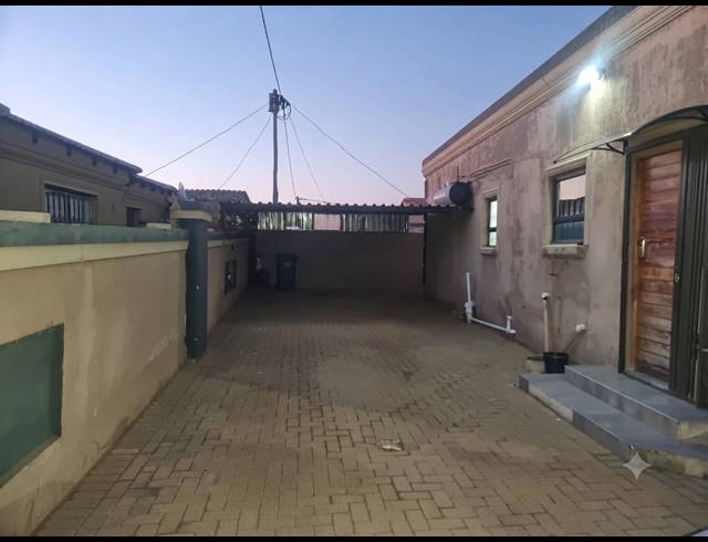 3 BEDROOM HOUSE FOR SALE IN EVATON WEST